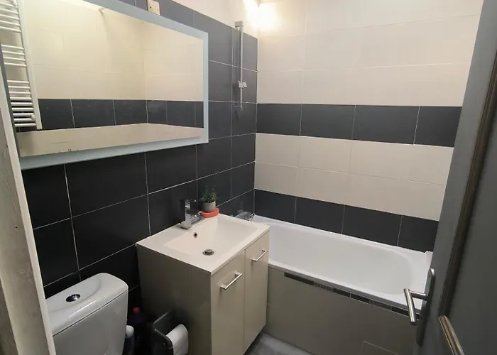 Ravissant Au Bord De L'herault 아파트 아그